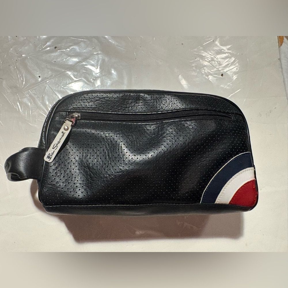 Ben Sherman navy Men's shave overnight Bag